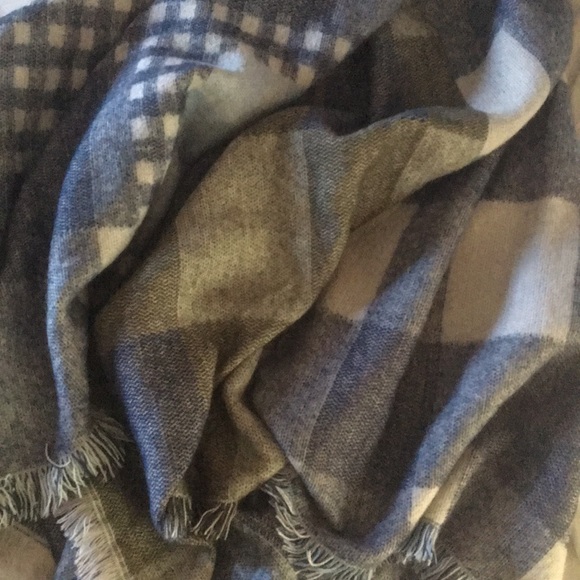 Plaid Blanket Scarf - Picture 3 of 4